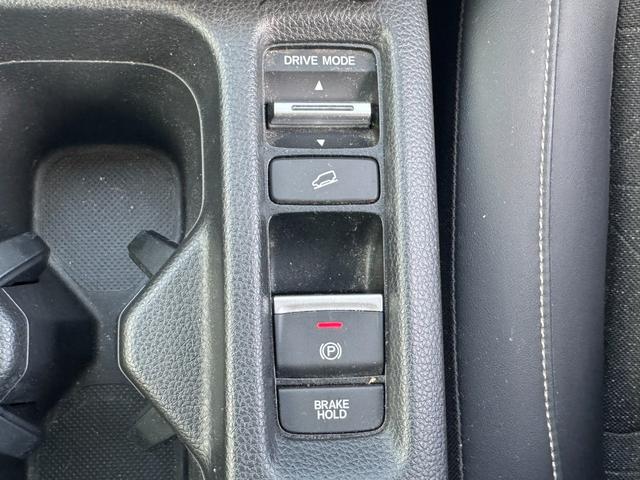 ヴェゼル ｅ：ＨＥＶＺ　１オーナー禁煙車ＥＴＣ２．０純正ドラレコ前後パワーリアゲート　衝突回避支援ブレーキ機能　１オナ　スマキ　Ｐトランク　フルオートエアコン　Ｄレコ　エアバッグ　両席エアバック　Ｒカメ　記録簿付　ソナー（27枚目）