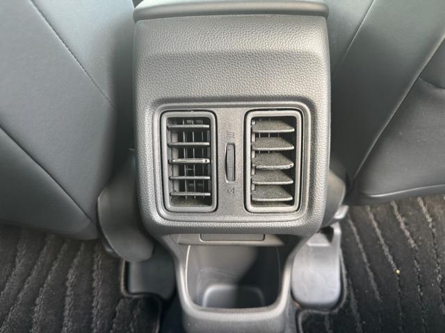 ヴェゼル ｅ：ＨＥＶＺ　１オーナー禁煙車ＥＴＣ２．０純正ドラレコ前後パワーリアゲート　衝突回避支援ブレーキ機能　１オナ　スマキ　Ｐトランク　フルオートエアコン　Ｄレコ　エアバッグ　両席エアバック　Ｒカメ　記録簿付　ソナー（40枚目）