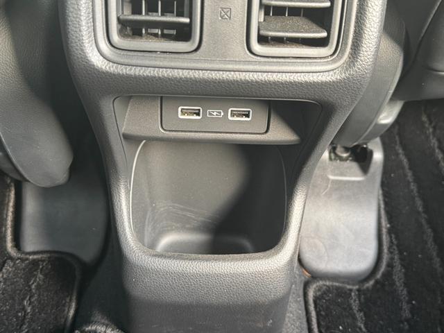 ヴェゼル ｅ：ＨＥＶＺ　１オーナー禁煙車ＥＴＣ２．０純正ドラレコ前後パワーリアゲート　衝突回避支援ブレーキ機能　１オナ　スマキ　Ｐトランク　フルオートエアコン　Ｄレコ　エアバッグ　両席エアバック　Ｒカメ　記録簿付　ソナー（41枚目）