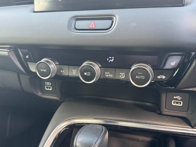 ヴェゼル ｅ：ＨＥＶＺ　１オーナー禁煙車ＥＴＣ２．０純正ドラレコ前後パワーリアゲート　衝突回避支援ブレーキ機能　１オナ　スマキ　Ｐトランク　フルオートエアコン　Ｄレコ　エアバッグ　両席エアバック　Ｒカメ　記録簿付　ソナー（47枚目）