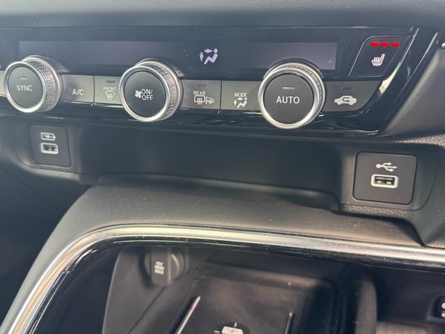 ヴェゼル ｅ：ＨＥＶＺ　１オーナー禁煙車ＥＴＣ２．０純正ドラレコ前後パワーリアゲート　衝突回避支援ブレーキ機能　１オナ　スマキ　Ｐトランク　フルオートエアコン　Ｄレコ　エアバッグ　両席エアバック　Ｒカメ　記録簿付　ソナー（49枚目）