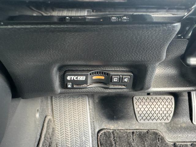 ヴェゼル ｅ：ＨＥＶＺ　１オーナー禁煙車ＥＴＣ２．０純正ドラレコ前後パワーリアゲート　衝突回避支援ブレーキ機能　１オナ　スマキ　Ｐトランク　フルオートエアコン　Ｄレコ　エアバッグ　両席エアバック　Ｒカメ　記録簿付　ソナー（51枚目）