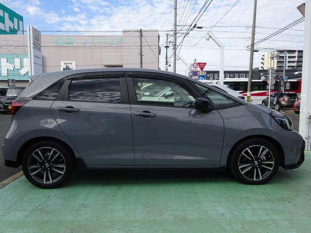 フィット e:HEVRS 1オーナー/禁煙車/無限マット・バイザー/ETC2.0 エアバッグ ナビ&TV パワーウィンドウ 助手席エアバッグ Dレコ フルセグテレビ LEDヘッドランプ セキュリティアラーム フルオートエアコン(11枚目)