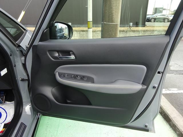 フィット e:HEVRS 1オーナー/禁煙車/無限マット・バイザー/ETC2.0 エアバッグ ナビ&TV パワーウィンドウ 助手席エアバッグ Dレコ フルセグテレビ LEDヘッドランプ セキュリティアラーム フルオートエアコン(31枚目)