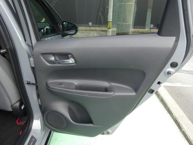 フィット e:HEVRS 1オーナー/禁煙車/無限マット・バイザー/ETC2.0 エアバッグ ナビ&TV パワーウィンドウ 助手席エアバッグ Dレコ フルセグテレビ LEDヘッドランプ セキュリティアラーム フルオートエアコン(32枚目)