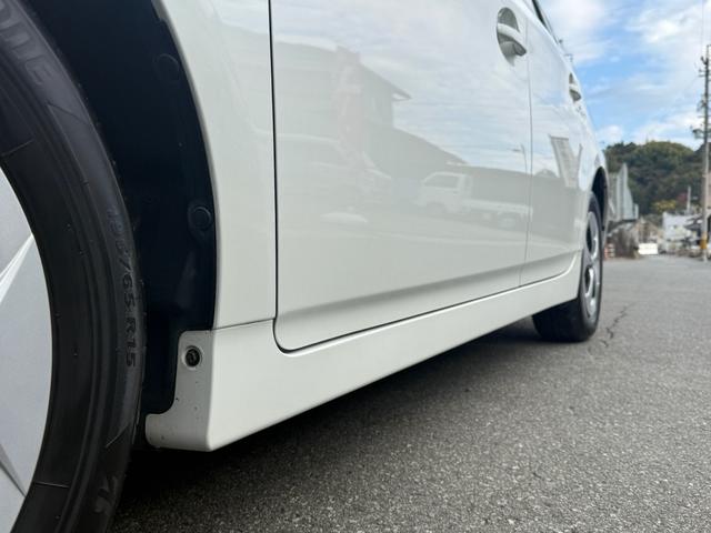 プリウス Ｓ　後期型／純正ナビ／バックカメラ／フォグライト／禁煙車／走行１００００ＫＭ台／フルセグＴＶ／Ｂｌｕｅｔｏｏｔｈ／ＥＴＣ／ＡＣ１００Ｖ／車検整備付／ＯＢＤ故障診断済／グー鑑定済（17枚目）