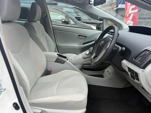 プリウス Ｓ　後期型／純正ナビ／バックカメラ／フォグライト／禁煙車／走行１００００ＫＭ台／フルセグＴＶ／Ｂｌｕｅｔｏｏｔｈ／ＥＴＣ／ＡＣ１００Ｖ／車検整備付／ＯＢＤ故障診断済／グー鑑定済（25枚目）