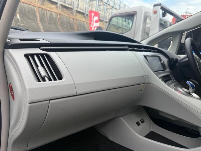 プリウス Ｓ　後期型／純正ナビ／バックカメラ／フォグライト／禁煙車／走行１００００ＫＭ台／フルセグＴＶ／Ｂｌｕｅｔｏｏｔｈ／ＥＴＣ／ＡＣ１００Ｖ／車検整備付／ＯＢＤ故障診断済／グー鑑定済（28枚目）