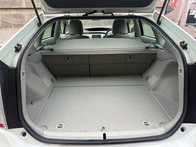 プリウス Ｓ　後期型／純正ナビ／バックカメラ／フォグライト／禁煙車／走行１００００ＫＭ台／フルセグＴＶ／Ｂｌｕｅｔｏｏｔｈ／ＥＴＣ／ＡＣ１００Ｖ／車検整備付／ＯＢＤ故障診断済／グー鑑定済（33枚目）