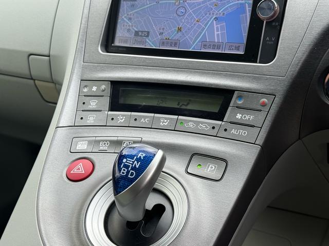 プリウス Ｓ　後期型／純正ナビ／バックカメラ／フォグライト／禁煙車／走行１００００ＫＭ台／フルセグＴＶ／Ｂｌｕｅｔｏｏｔｈ／ＥＴＣ／ＡＣ１００Ｖ／車検整備付／ＯＢＤ故障診断済／グー鑑定済（41枚目）