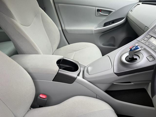 プリウス Ｓ　後期型／純正ナビ／バックカメラ／フォグライト／禁煙車／走行１００００ＫＭ台／フルセグＴＶ／Ｂｌｕｅｔｏｏｔｈ／ＥＴＣ／ＡＣ１００Ｖ／車検整備付／ＯＢＤ故障診断済／グー鑑定済（45枚目）