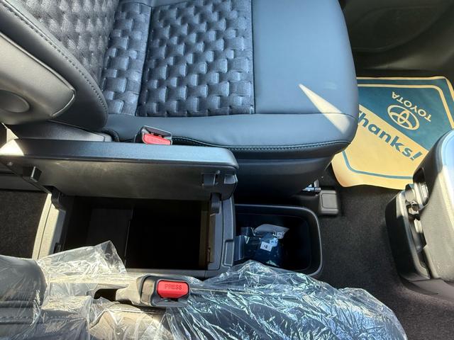 ヴォクシー S-Z 改良型/登録済未使用車/OP快適利便/OPトヨタチームメイトアドバンストパーク/OPCD・DVDデッキ/セーフティセンス/ブラインドスポット/パーキングサポート/パノラミックビュー/保証R12年11月(44枚目)