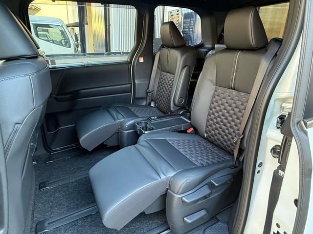 ヴォクシー S-Z 改良型/登録済未使用車/OP快適利便/OPトヨタチームメイトアドバンストパーク/OPCD・DVDデッキ/セーフティセンス/ブラインドスポット/パーキングサポート/パノラミックビュー/保証R12年11月(46枚目)