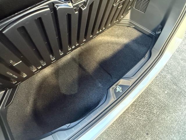 ヴォクシー S-Z 改良型/登録済未使用車/OP快適利便/OPトヨタチームメイトアドバンストパーク/OPCD・DVDデッキ/セーフティセンス/ブラインドスポット/パーキングサポート/パノラミックビュー/保証R12年11月(50枚目)