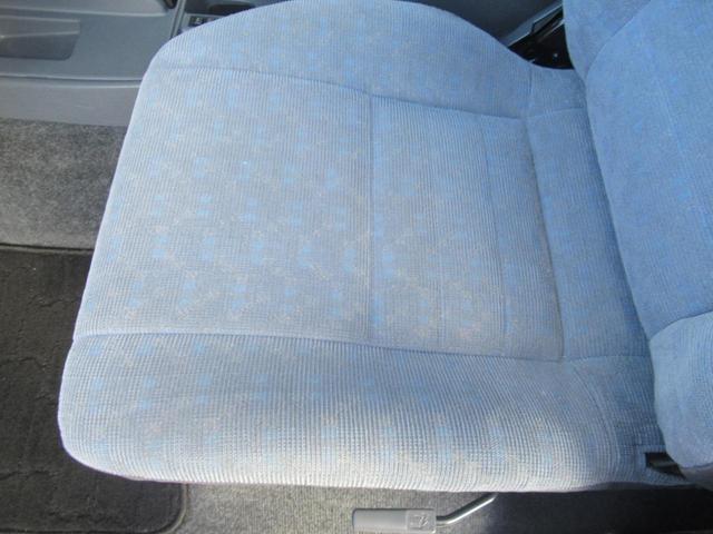 ランドクルーザー７０ ＬＸ　純正ナローボディ　２００４年最終モデル　ＣＤ　ＥＴＣ　パワーウィンド＆集中ドアロック　ブラッドレーＡＷ５本　ジオランダーＡＴタイヤ５本　アイバワークスルーフラック　リアラダー　１ＨＺ４２００ディーゼル（31枚目）