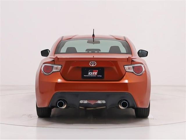 ８６ ＧＴリミテッド　スマキ－　ＤＶＤ再生機能　イモビライザー　ＥＴＣ付き　キーレスアクセス　メモリ－ナビ　横滑り防止機能　Ｗエアバック　ナビＴＶ　オートエアコン　アルミホイール　ＡＢＳ　エアバック　パワーウィンドウ（6枚目）
