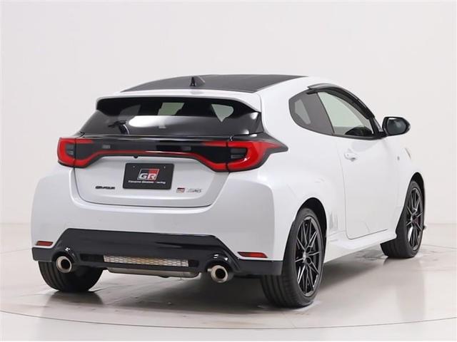 GRヤリス RZ ハイパフォーマンス 地デジ LEDヘッド ナビ&TV 盗難防止システム バックガイドモニター AWD フルオートエアコン 横滑り防止装置付き アクティブクルーズコントロール スマートキ- ABS付き パワーウインドウ(8枚目)