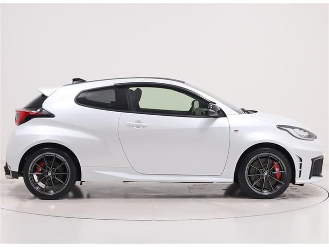 GRヤリス RZ ハイパフォーマンス 地デジ LEDヘッド ナビ&TV 盗難防止システム バックガイドモニター AWD フルオートエアコン 横滑り防止装置付き アクティブクルーズコントロール スマートキ- ABS付き パワーウインドウ(9枚目)