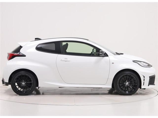 ＧＲヤリス ＲＺ　ＬＥＤライト　フルセグＴＶ　Ｂカメラ　オートエアコン　エアバッグ　スマートキ－　パワーウインドウ　記録簿　オートクルーズコントロール　キーフリー　カーテンエアバッグ　ＡＢＳ　ＥＴＣ　４ＷＤ　ＥＳＣ（9枚目）