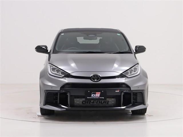 ＧＲヤリス ＲＺ　ハイパフォーマンス　純正ナビ　フルセグ　トヨタセーフティーセンス　ドライブレコーダー　シートヒーター　地デジ　ＬＥＤヘッド　盗難防止システム　ＡＷＤ　フルオートエアコン　横滑り防止装置付き　アクティブクルーズコントロール（3枚目）