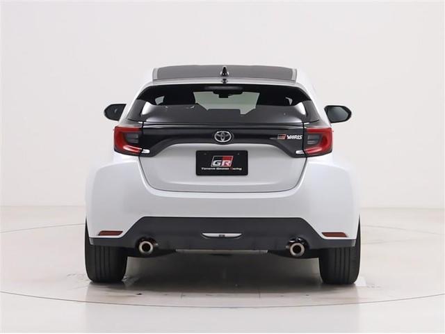 ＧＲヤリス ＲＳ　ディスプレーオーディオスマートキ　助手席エアバッグ　ＥＴＣ付　サイドエアバッグ　バックカメラ　ＬＥＤヘッドライ　横滑り防止機能　ドライブレコーダー　キーレス　点検記録簿　アルミホイール　ＡＢＳ（7枚目）