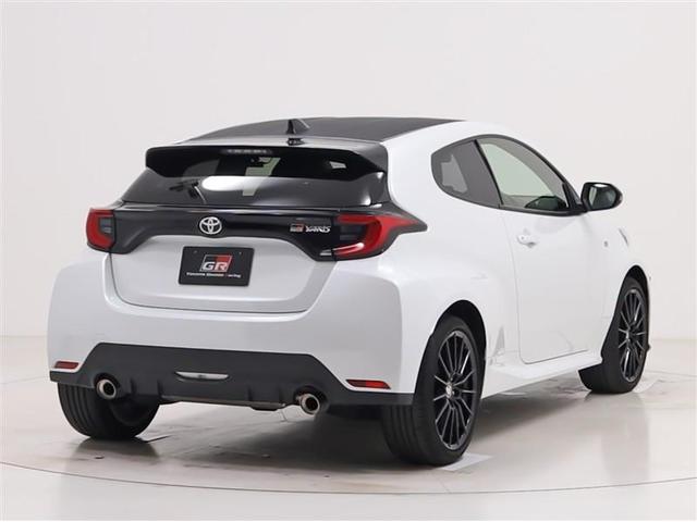 ＧＲヤリス ＲＳ　ディスプレーオーディオスマートキ　助手席エアバッグ　ＥＴＣ付　サイドエアバッグ　バックカメラ　ＬＥＤヘッドライ　横滑り防止機能　ドライブレコーダー　キーレス　点検記録簿　アルミホイール　ＡＢＳ（8枚目）