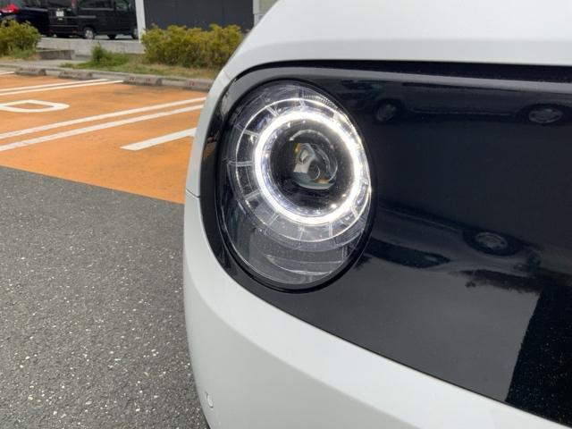 Ｈｏｎｄａ ｅ アドバンス　ＨｏｎｄａＳＥＮＳＩＮＧ２年保証純正ナビ　ＬＥＤ　禁煙車　盗難防止　ガラスルーフ　記録簿　フルセグ　オートクルーズコントロール　スマートキー　リアカメラ　シートヒーター　横滑り防止装置　ワンオーナー車（7枚目）