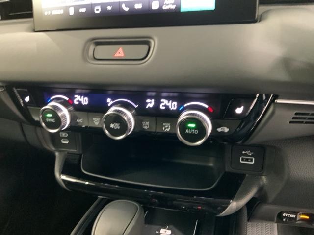 ヴェゼル e:HEVZ HSENSING 新車保証 試乗車 ワンオ-ナ- 衝突回避支援ブレーキ機能 1オナ スマキ フルオートエアコン エアバッグ 両席エアバック Rカメ 記録簿付 パワーウィンドウ LEDランプ クルーズC(14枚目)