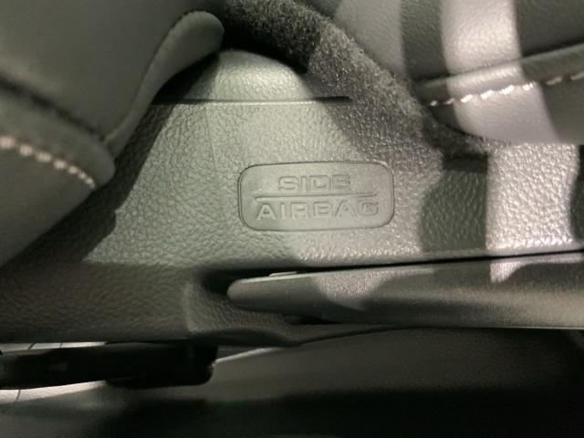 ヴェゼル e:HEVZ HSENSING 新車保証 試乗車 ワンオ-ナ- 衝突回避支援ブレーキ機能 1オナ スマキ フルオートエアコン エアバッグ 両席エアバック Rカメ 記録簿付 パワーウィンドウ LEDランプ クルーズC(24枚目)