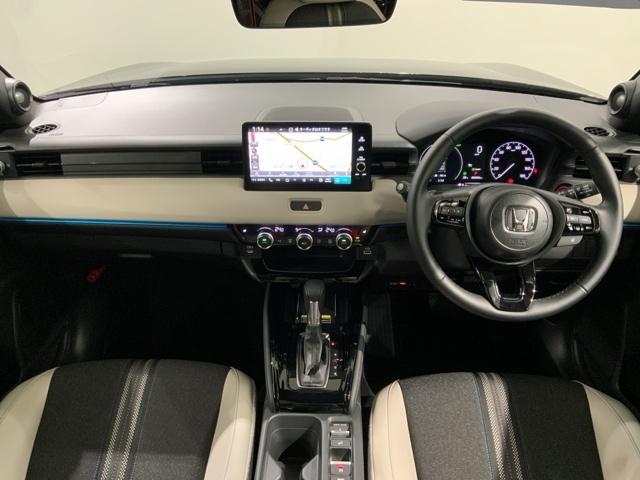 ヴェゼル e:HEVZ・PLaYパッケージ HSENSING 2ト-ン 新車保証 試乗車 オートクルーズコントロール ワンオーナー LEDヘッド USB 電動テールゲート 衝突被害軽減システム リヤカメラ フルセグテレビ 横滑り防止装置 ETC(9枚目)