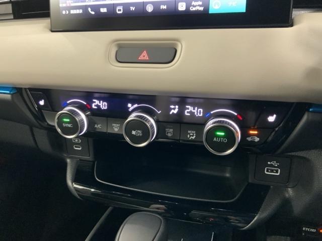 ヴェゼル e:HEVZ・PLaYパッケージ HSENSING 2ト-ン 新車保証 試乗車 オートクルーズコントロール ワンオーナー LEDヘッド USB 電動テールゲート 衝突被害軽減システム リヤカメラ フルセグテレビ 横滑り防止装置 ETC(14枚目)