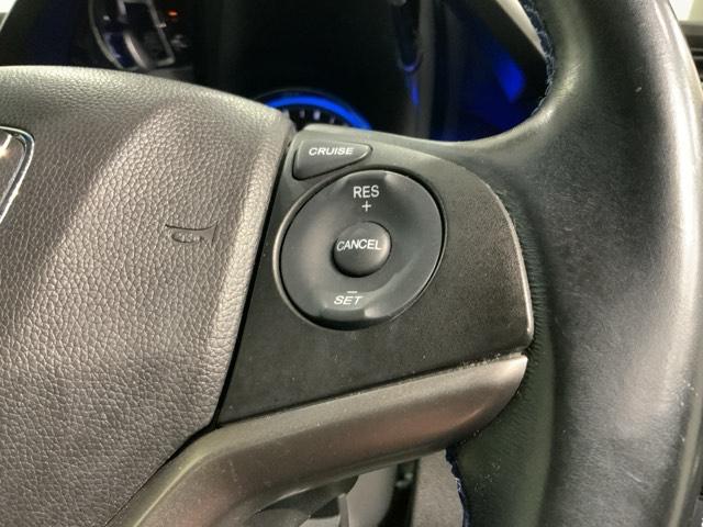 クルーズコントロールを装備しています。高速道路などで一定の速度で走ってくれるので運転が楽ですよ！速度を設定できますので、スピードの出しすぎにも注意できます。