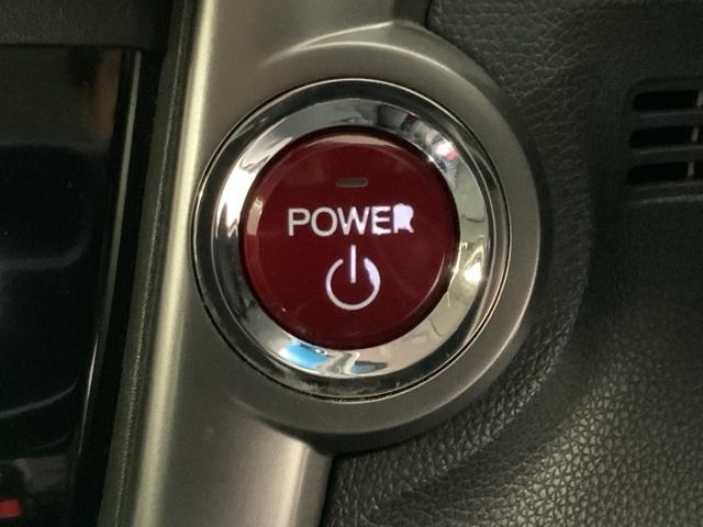 ワンプッシュでエンジンのスタート、ストップが出来て便利です。