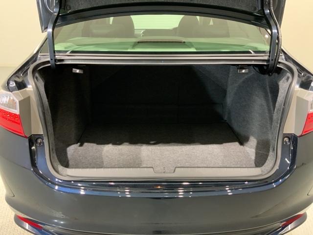 トランクスペースも広々です！　お出かけ等の大きな荷物も沢山詰め込めます。