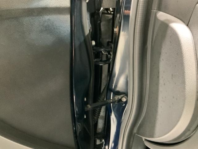 専門業者にて内外装のクリーニングを実施しております！