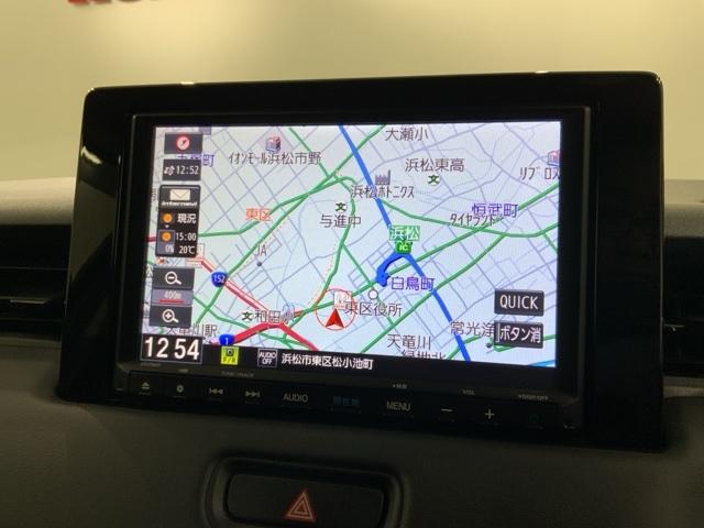 ヴェゼル ｅ：ＨＥＶＸ　Ｈ　ＳＥＮＳＩＮＧ　最長５年保証　ワンオ－ナ－　ナビＶＸＭ－２１５ＶＦＥｉ　ＴＶ　Ｒカメラ　ＢＴオ－ディオ　ＤＶＤ　ドラレコ　ＥＴＣ　ＬＥＤライト　ＶＳＡ　クルコン　アルミ　スマ－トキ－　盗難防止装置（6枚目）