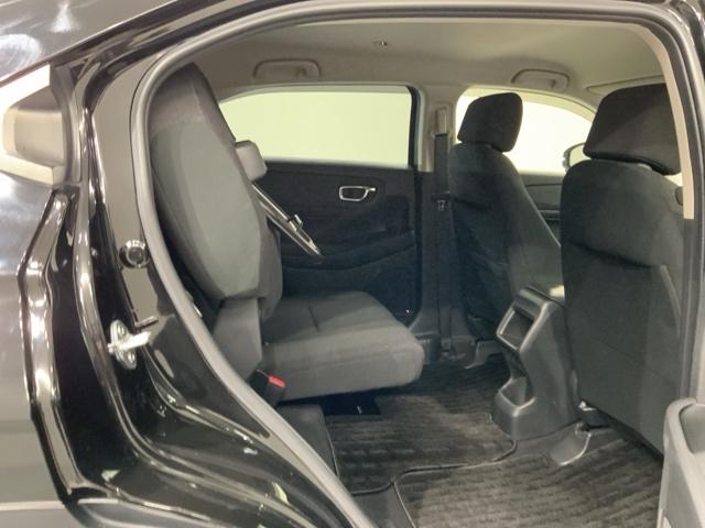 ヴェゼル ｅ：ＨＥＶＸ　Ｈ　ＳＥＮＳＩＮＧ　最長５年保証　ワンオ－ナ－　ナビＶＸＭ－２１５ＶＦＥｉ　ＴＶ　Ｒカメラ　ＢＴオ－ディオ　ＤＶＤ　ドラレコ　ＥＴＣ　ＬＥＤライト　ＶＳＡ　クルコン　アルミ　スマ－トキ－　盗難防止装置（31枚目）