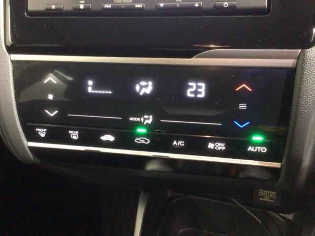 フィットハイブリッド Fパッケージ 1年保証 ワンオ-ナ- ナビVXM-155VSI TV Rカメラ BTオ-ディオ DVD ドラレコ ETC VSA スマ-トキ- スペアキ- 盗難防止装置 整備記録簿 ドアバイザ- AAC 記録簿有り(8枚目)