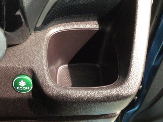 Ｎ－ＷＧＮカスタム Ｇ・Ａパッケージ　あんしんＰＫＧ　１年保証　Ｒカメラ　ＢＴオ－ディオ　フォグライト　ＶＳＡ　クルコン　アルミ　スマ－トキ－　スペアキ－　盗難防止装置　整備記録簿　ドアバイザ－　ベンチシ－ト　ＡＡＣ　Ｗエアバッグ　ＵＳＢ（28枚目）