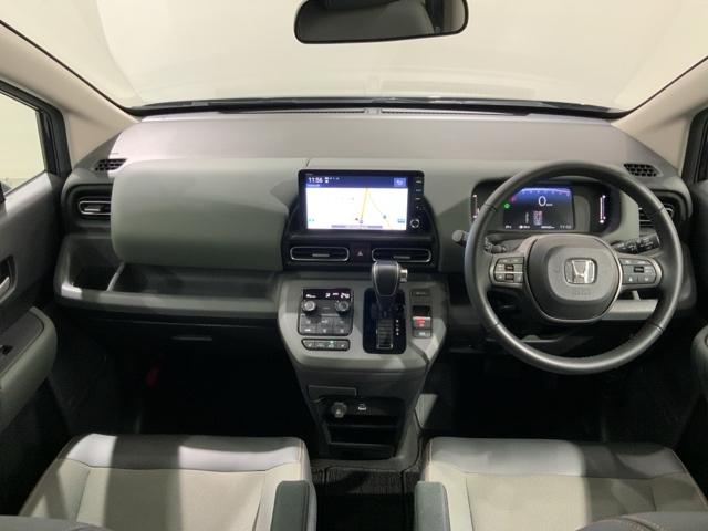 フリード クロスター　Ｈ　ＳＥＮＳＩＮＧ　新車保証　試乗車　ワンオーナー　ナビＬＸＭ－２４２ＺＦＮＩ　ＴＶ　Ｒカメラ　ＢＴオ－ディオ　ＥＴＣ　ＬＥＤライト　ＶＳＡ　両側電動ドア　シートヒーター　クルコン　アルミ　フォグ（9枚目）