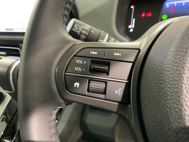 フリード クロスター　Ｈ　ＳＥＮＳＩＮＧ　新車保証　試乗車　ワンオーナー　ナビＬＸＭ－２４２ＺＦＮＩ　ＴＶ　Ｒカメラ　ＢＴオ－ディオ　ＥＴＣ　ＬＥＤライト　ＶＳＡ　両側電動ドア　シートヒーター　クルコン　アルミ　フォグ（10枚目）