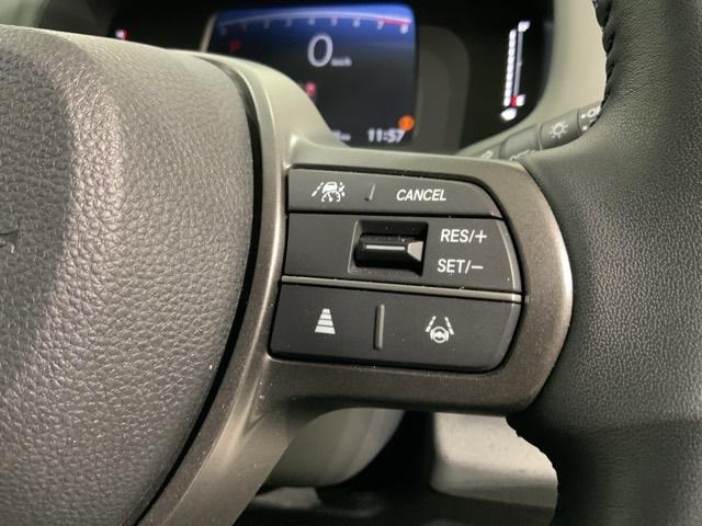 フリード クロスター　Ｈ　ＳＥＮＳＩＮＧ　新車保証　試乗車　ワンオーナー　ナビＬＸＭ－２４２ＺＦＮＩ　ＴＶ　Ｒカメラ　ＢＴオ－ディオ　ＥＴＣ　ＬＥＤライト　ＶＳＡ　両側電動ドア　シートヒーター　クルコン　アルミ　フォグ（11枚目）