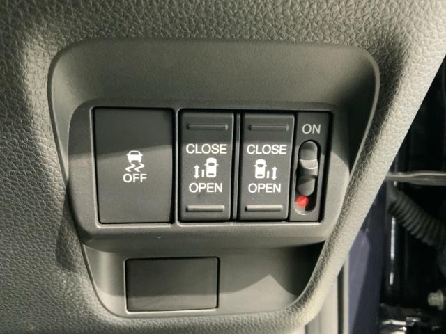 フリード クロスター　Ｈ　ＳＥＮＳＩＮＧ　新車保証　試乗車　ワンオーナー　ナビＬＸＭ－２４２ＺＦＮＩ　ＴＶ　Ｒカメラ　ＢＴオ－ディオ　ＥＴＣ　ＬＥＤライト　ＶＳＡ　両側電動ドア　シートヒーター　クルコン　アルミ　フォグ（13枚目）