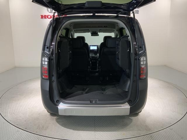 フリード クロスター　Ｈ　ＳＥＮＳＩＮＧ　新車保証　試乗車　ワンオーナー　ナビＬＸＭ－２４２ＺＦＮＩ　ＴＶ　Ｒカメラ　ＢＴオ－ディオ　ＥＴＣ　ＬＥＤライト　ＶＳＡ　両側電動ドア　シートヒーター　クルコン　アルミ　フォグ（19枚目）