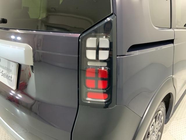 フリード クロスター　Ｈ　ＳＥＮＳＩＮＧ　新車保証　試乗車　ワンオーナー　ナビＬＸＭ－２４２ＺＦＮＩ　ＴＶ　Ｒカメラ　ＢＴオ－ディオ　ＥＴＣ　ＬＥＤライト　ＶＳＡ　両側電動ドア　シートヒーター　クルコン　アルミ　フォグ（45枚目）