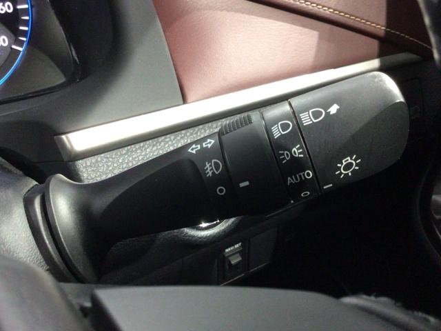 ハリアー プレミアム　１年保証ワンオーナー純正ナビＴＶ　カーテンエアバッグ　クルーズＣ　記録簿あり　Ｂカメラ　電動パワーシート　ＬＥＤライト　横滑り防止機能　オートエアコン　エアバッグ　ＤＶＤ再生可　ナビ＆ＴＶ　キーレス（8枚目）