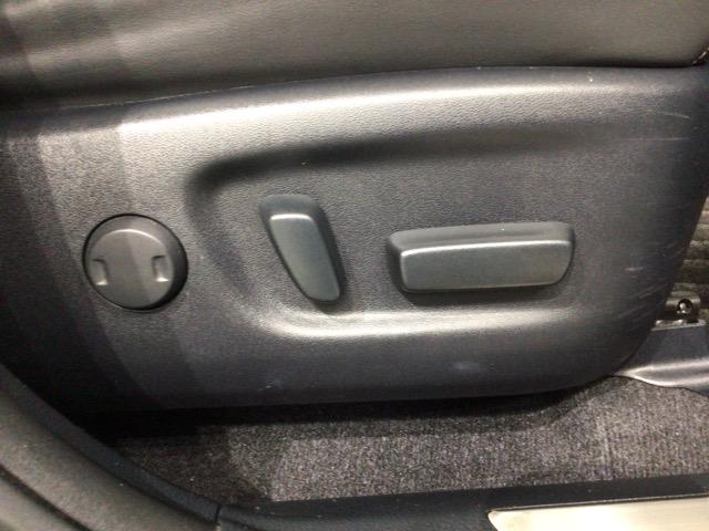 ハリアー プレミアム　１年保証ワンオーナー純正ナビＴＶ　カーテンエアバッグ　クルーズＣ　記録簿あり　Ｂカメラ　電動パワーシート　ＬＥＤライト　横滑り防止機能　オートエアコン　エアバッグ　ＤＶＤ再生可　ナビ＆ＴＶ　キーレス（10枚目）