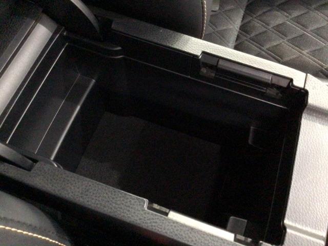 ハリアー プレミアム　１年保証ワンオーナー純正ナビＴＶ　カーテンエアバッグ　クルーズＣ　記録簿あり　Ｂカメラ　電動パワーシート　ＬＥＤライト　横滑り防止機能　オートエアコン　エアバッグ　ＤＶＤ再生可　ナビ＆ＴＶ　キーレス（28枚目）