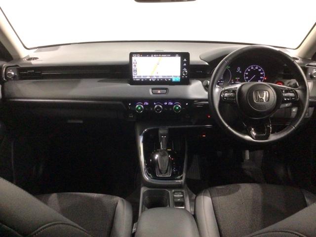 ヴェゼル ｅ：ＨＥＶＺ　Ｈ　ＳＥＮＳＩＮＧ　最長５年保証　ワンオ－ナ－　純正ナビ　ＴＶ　Ｒカメラ　ＢＴオ－ディオ　ＥＴＣ　ＬＥＤライト　ＶＳＡ　シ－トヒ－タ－　クルコン　アルミ　スマ－トキ－　盗難防止装置　整備記録簿　ＡＡＣ（9枚目）