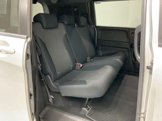 フリードスパイク Ｇジャストセレクション　１年保証　ワンオ－ナ－　ナビＶＸＭ－１２２ＶＦｉ　Ｒカメラ　ＣＤ録音　ＤＶＤ　ＥＴＣ　ＨＩＤ　両側電動ドア　ＶＳＡ　スマ－トキ－　スペアキ－　盗難防止装置　整備記録簿　ドアバイザ－　ＷエアバッグＡＡＣ（17枚目）